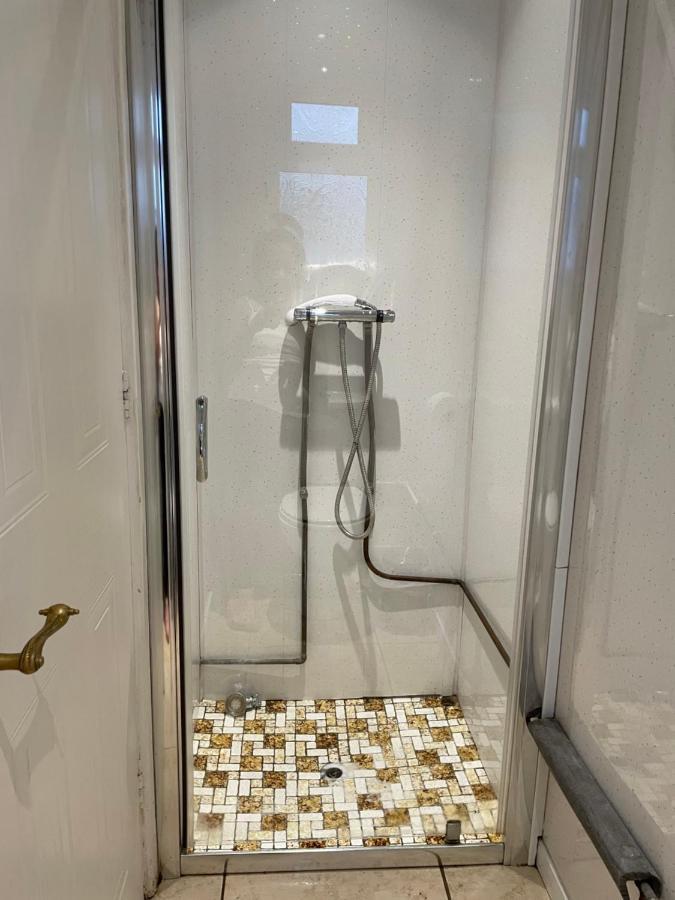 Renovated 4-Bed Home - Sleeps 9 - Parking - Spa 블랙풀 외부 사진