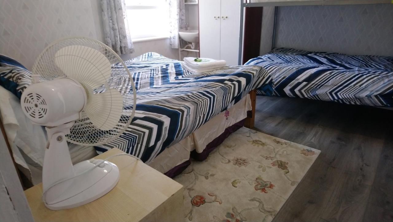 Renovated 4-Bed Home - Sleeps 9 - Parking - Spa 블랙풀 외부 사진