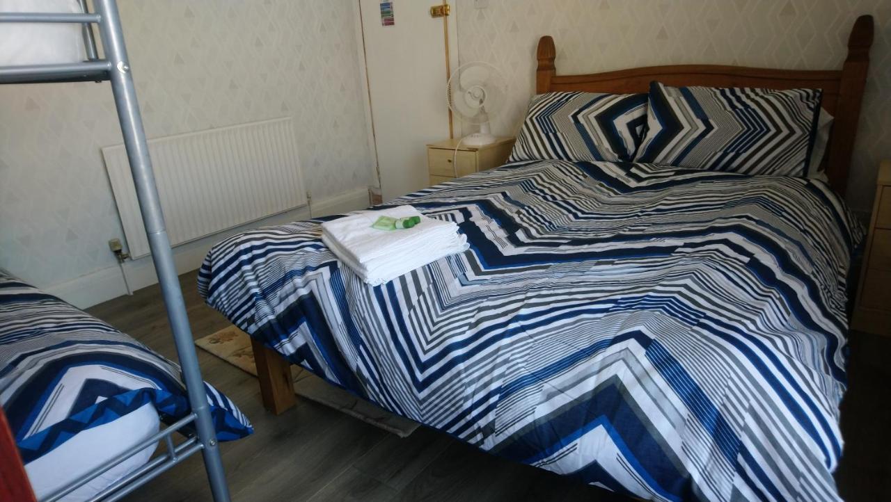 Renovated 4-Bed Home - Sleeps 9 - Parking - Spa 블랙풀 외부 사진