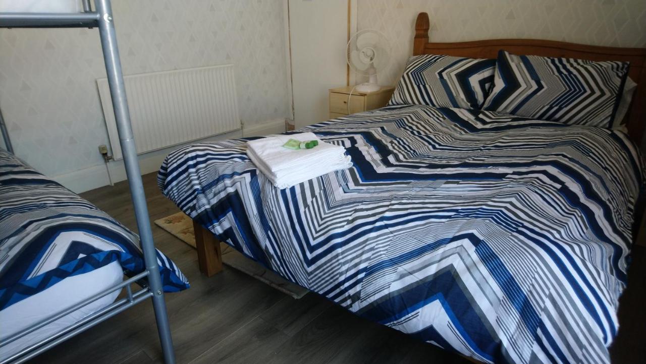 Renovated 4-Bed Home - Sleeps 9 - Parking - Spa 블랙풀 외부 사진