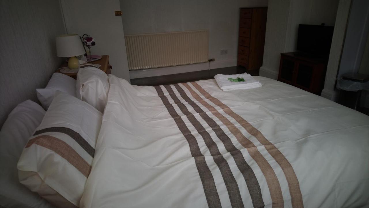 Renovated 4-Bed Home - Sleeps 9 - Parking - Spa 블랙풀 외부 사진
