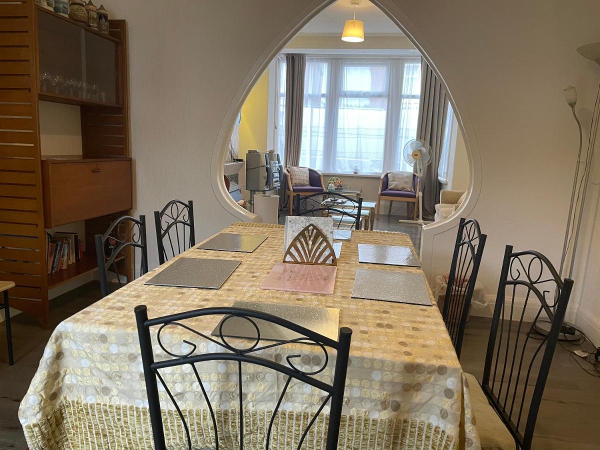 Renovated 4-Bed Home - Sleeps 9 - Parking - Spa 블랙풀 외부 사진